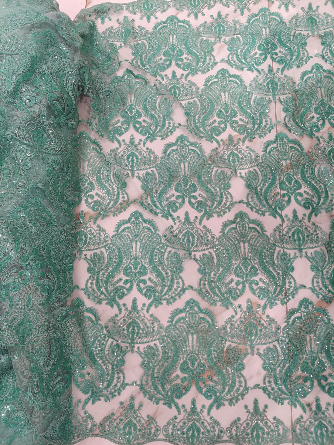 Broderie pe Tull cu Paiete Latime: 1.35m KBT004